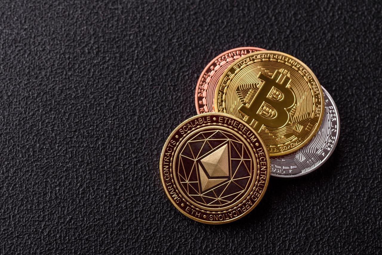BitMine狂买ETH，Strategy暂停BTC交易引策略分化