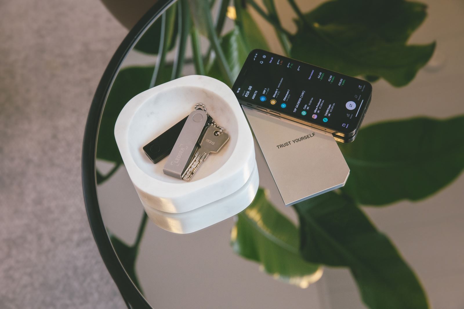 Ledger硬件钱包现隐蔽植入物，全球经销商紧急下架