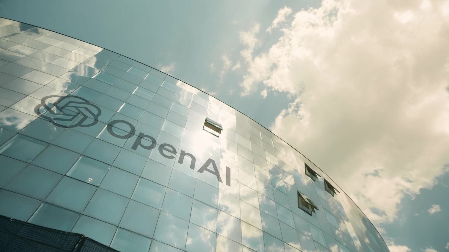 OpenAI冲刺300亿融资，估值或破1.4万亿美元